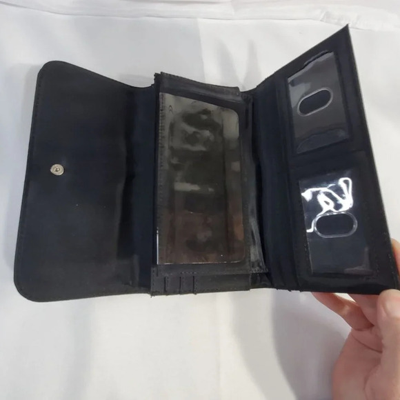 Fiore Black Croc Embossed Wallet With Silver Toned Faux Lock Embellishment NWT - Picture 7 of 9